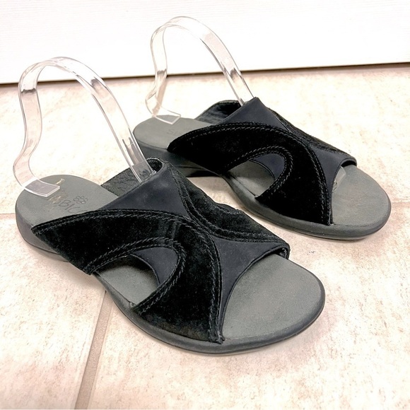 SBICCA casual slip-on black suede leather sandals cushioned comfy women’s 10M - Picture 1 of 9